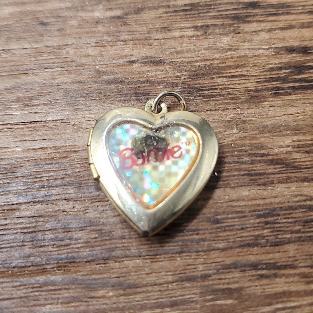 Vintage‎ barbie pendant locket P205 mattel 1998